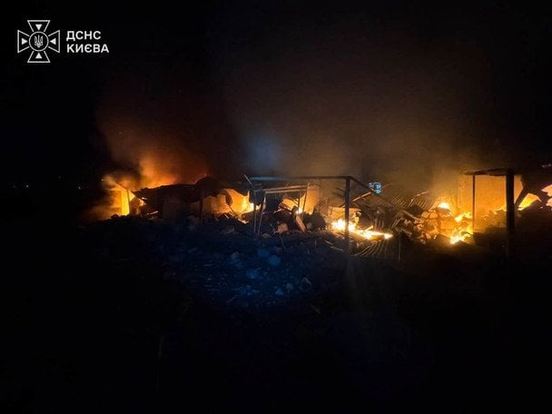 Наслідки нічної ракетної атаки на Київ / © ГУ ДСНС у Києві