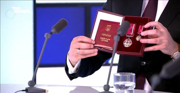 Ален Делон отримав орден від Володимира Зеленського