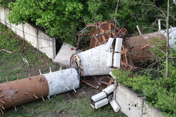 Наслідки ракетного удару армії РФ по телевежі в Харкові 22 квітня. / © Олег Синєгубов