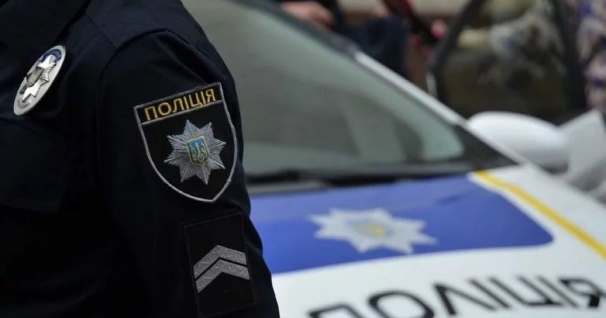 На виборчій дільниці у Тернопільській області чоловік напав на поліцейського