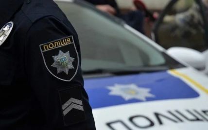 На виборчій дільниці у Тернопільській області чоловік напав на поліцейського