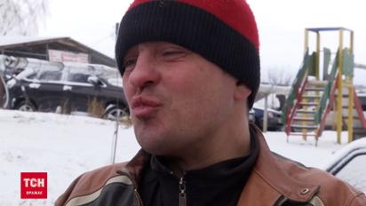 Под Харьковом отчим девочки, которую неделю не пускали домой, признался журналистке в любви и с кулаками напал на операторов