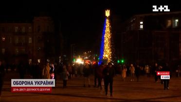 Необычная, но патриотическая: при каких условиях в столице открыли главную елку страны