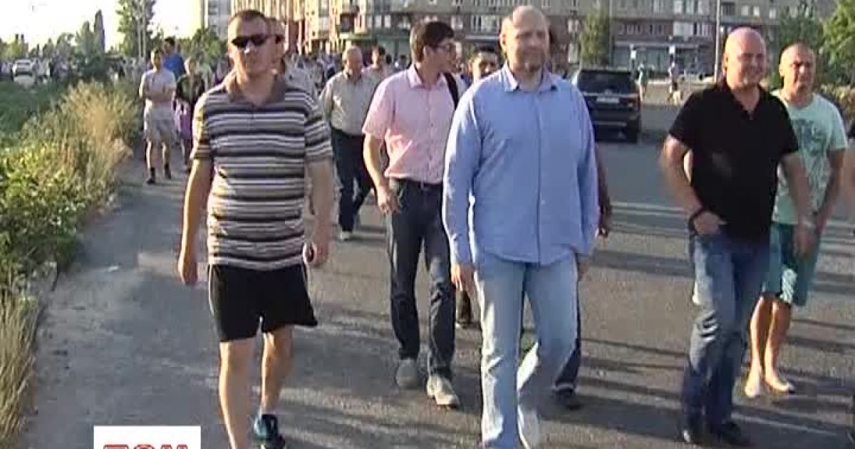 В столице на месте скандальной застройки нардепы установили свои палатки