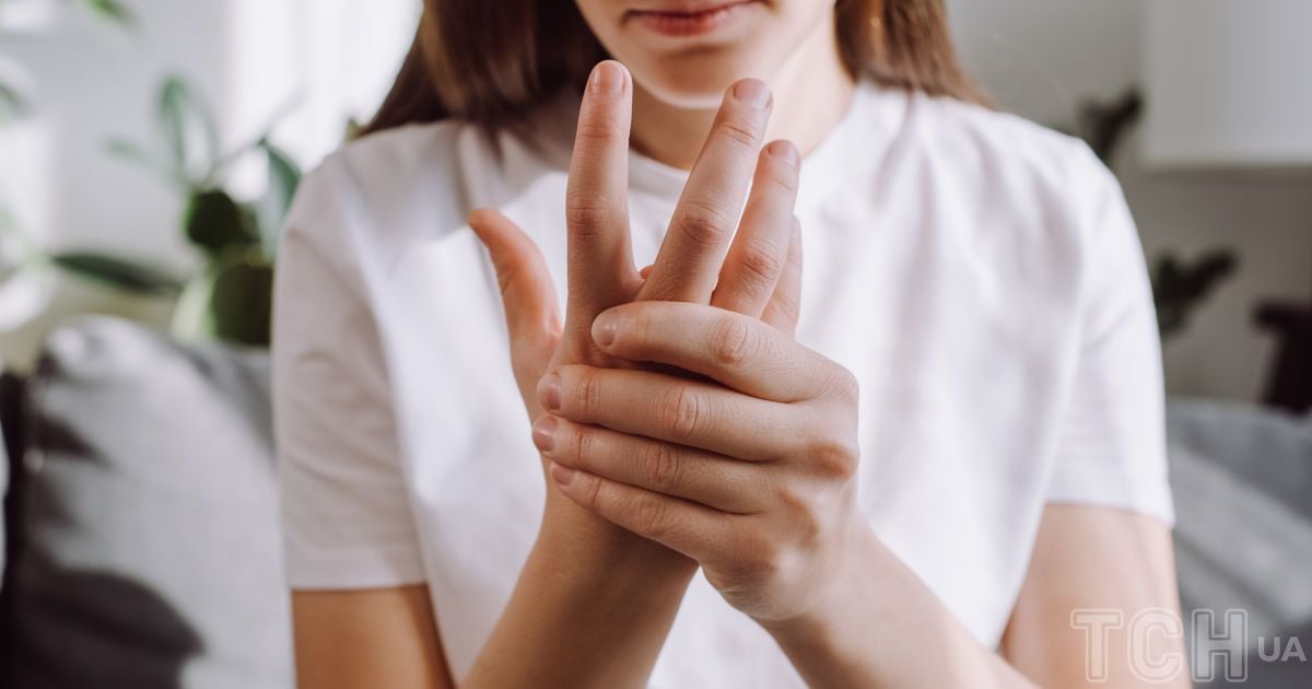 Жінка з артритом