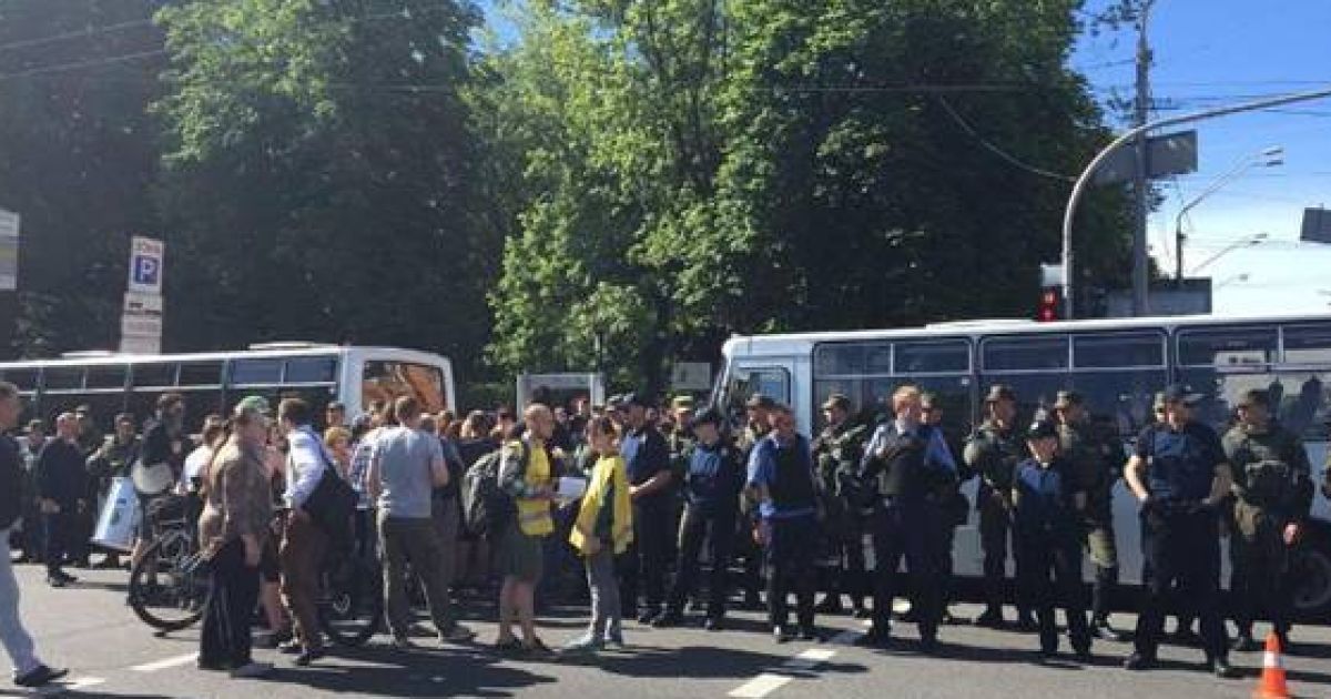 За порядком следят 6 тысяч силовиков / © ГУ Национальной полиции в Киевской области