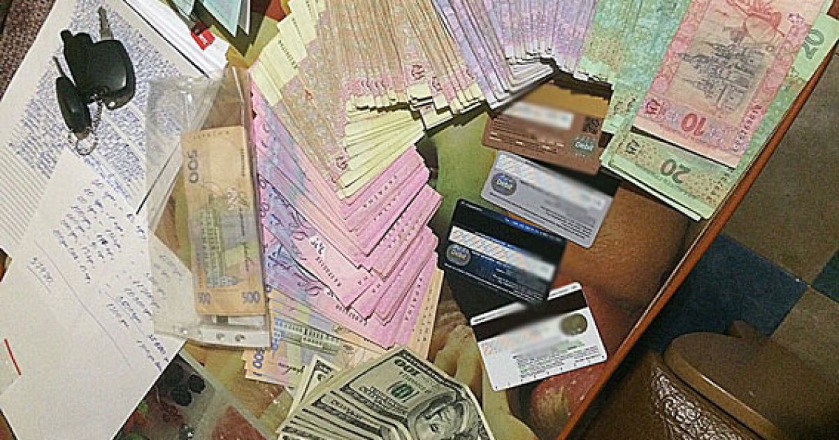 В Краматорске чиновники Госмиграционной службы "погорели" на взятках за изготовление паспортов