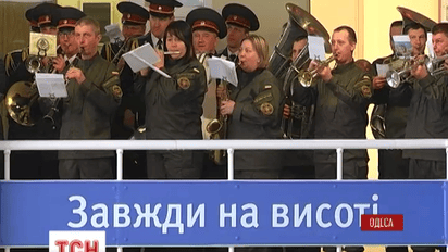 В одеському аеропорту на честь “кіборгів” грали одразу три оркестри