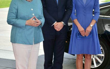 Герцогиню не затмила: Ангела Меркель пришла на встречу с Кембриджами в любимом наряде