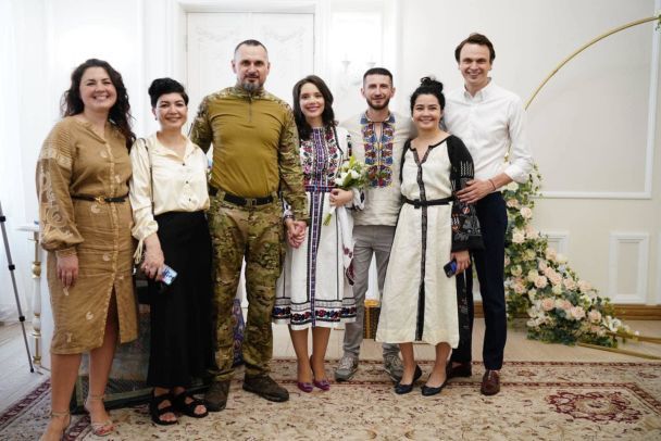 Олег Сенцов та Вероніка Вельч з близькими / © Севгіль Мусаєва / Facebook