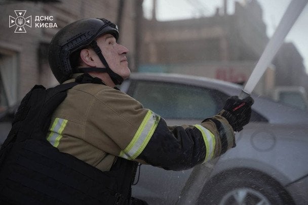 Наслідки нічної ракетної атаки на Київ / © ГУ ДСНС у Києві