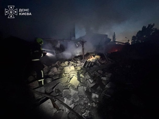 Наслідки нічної ракетної атаки на Київ / © ГУ ДСНС у Києві
