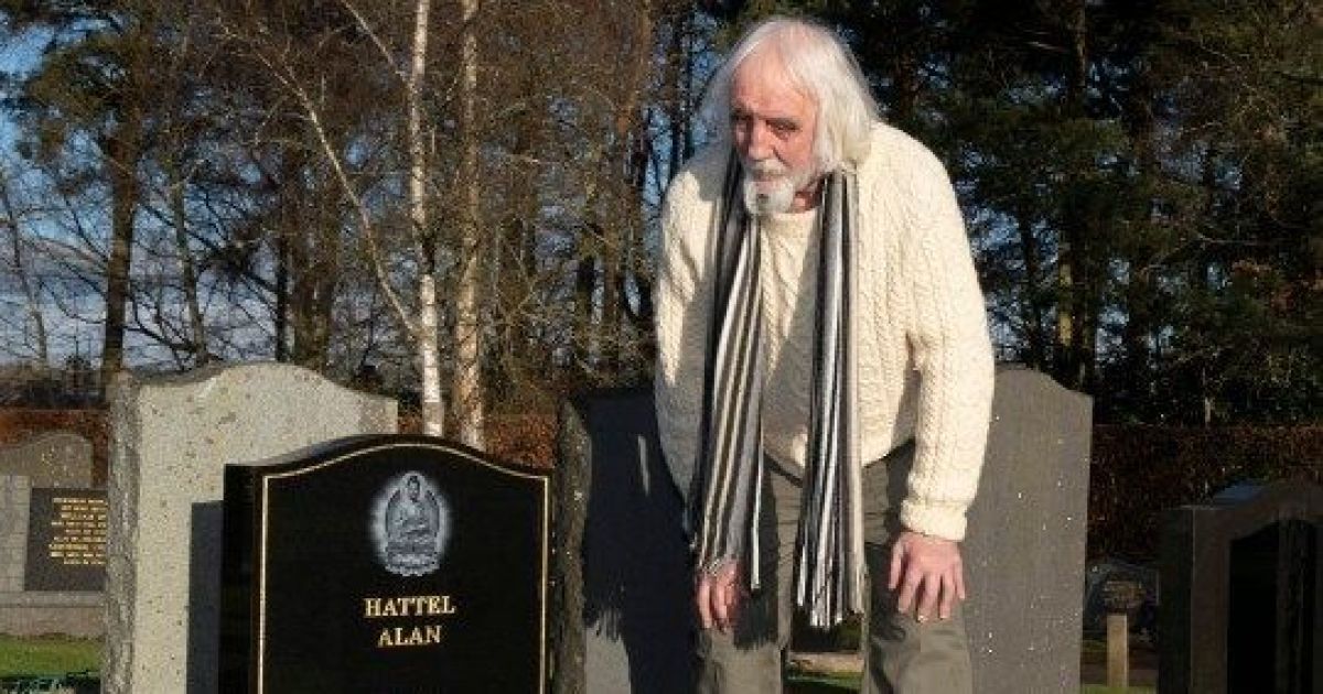 Шотландець випадково натрапив на свою могилу на цвинтарі