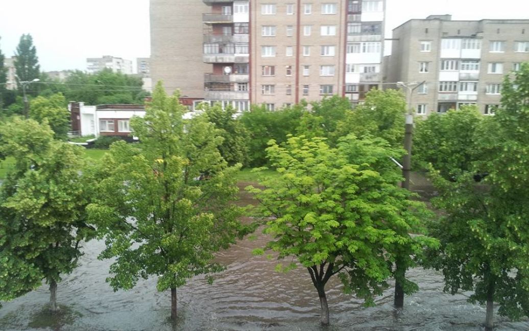 Луцьк накрила потужна злива / © facebook/Оксана Прокопчук