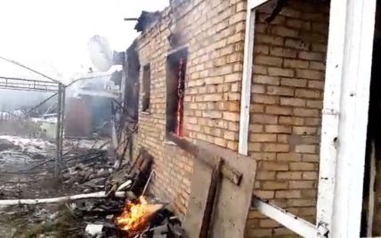 Боевики накрыли огнем Жованку, спалив дом местных жителей