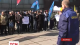 У Запоріжжі півтори сотні активістів заблокували обласну раду, де відбувається чергова сесія