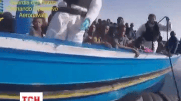 Італійській поліції за вихідні вдалося врятувати життя 7 тисяч африканських мігрантів