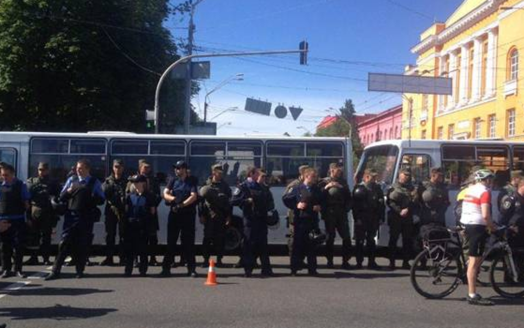 За порядком следят 6 тысяч силовиков / © ГУ Национальной полиции в Киевской области