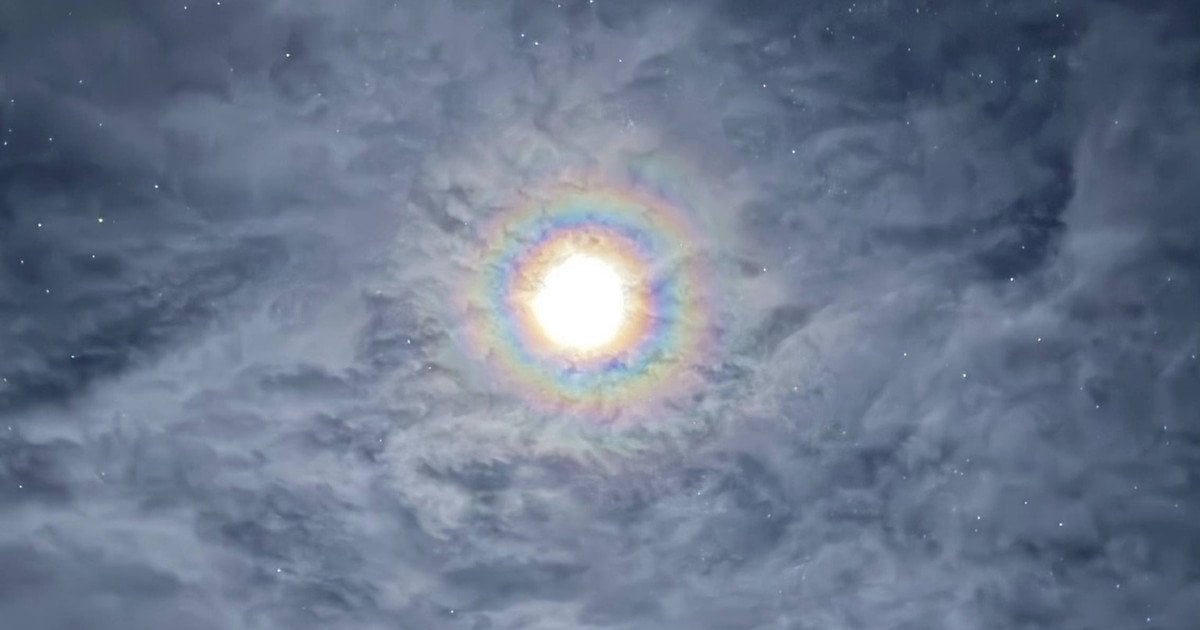 Вінець навколо Місяця