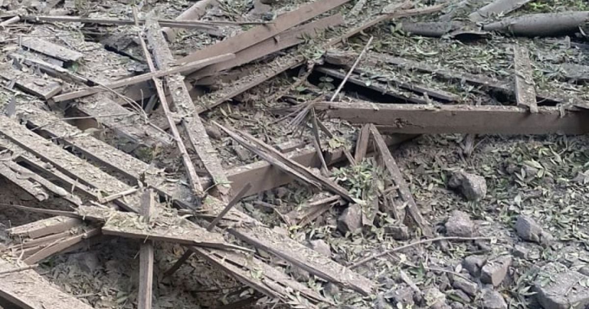 Росіяни обстріляли лікарню в Торецьку та багатоповерхівку в Бахмуті, під завалами можуть бути люди