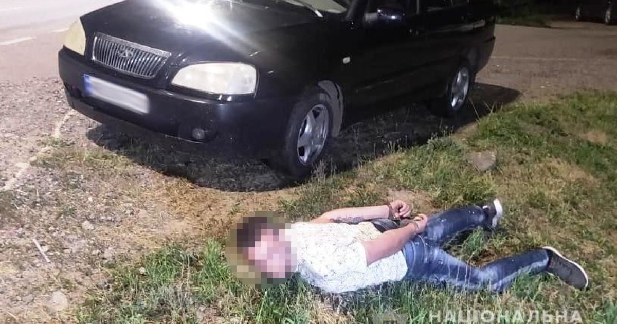 На Вінниччині озброєний чоловік напав на таксиста: викрав гроші та авто