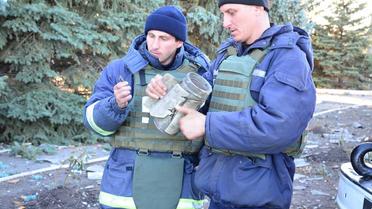 У Сватовому продовжують ліквідовувати наслідки масштабної пожежі на військових складах. / © Facebook/прес-центр штабу АТО