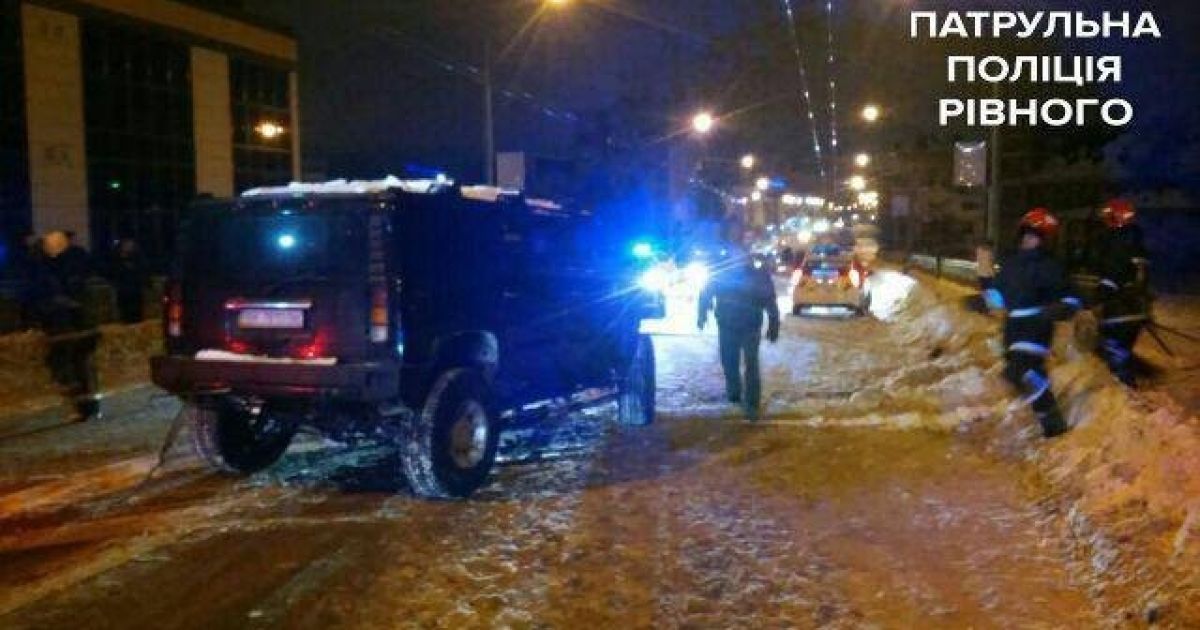 У Рівному нетвереза 16-річна дівчина викрала Hummer та ледь не вилетіла з мосту