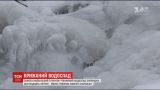 На Тернопольщине замерз 16- метровый водопад