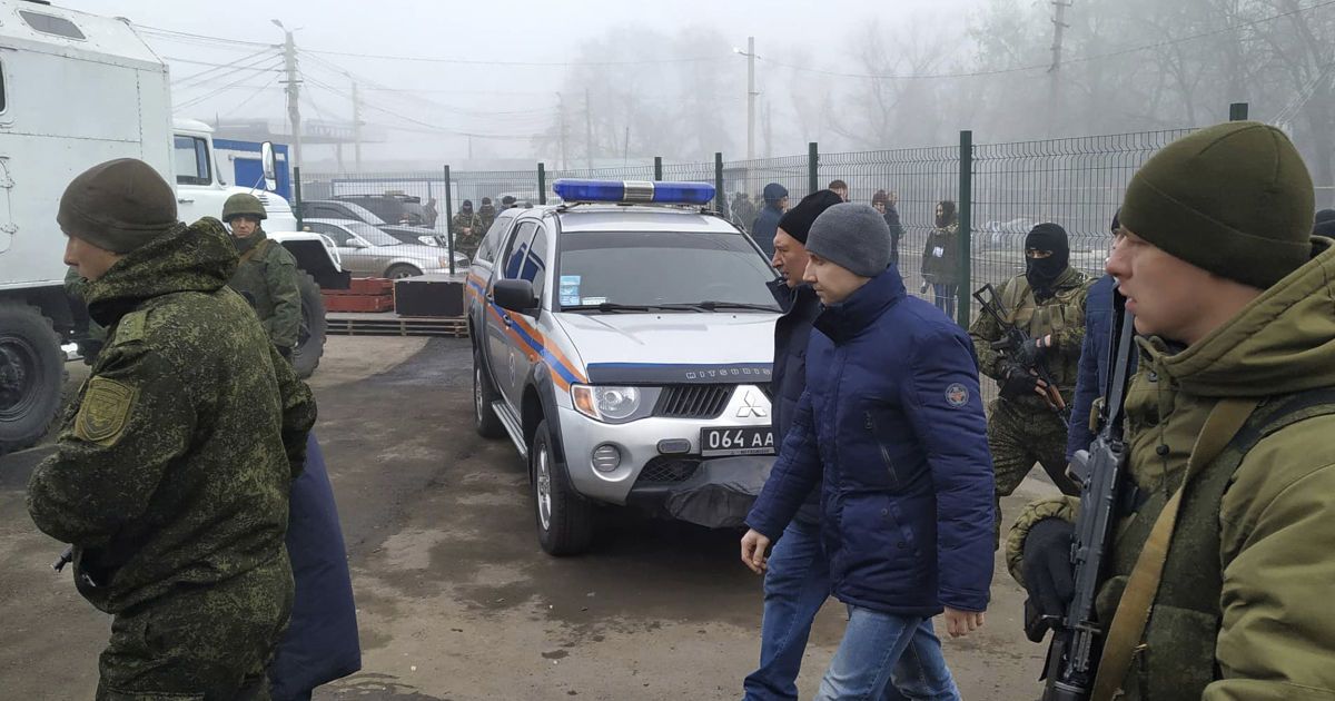 Боевики "ЛНР" передали 25 украинских пленных. Список освобожденных лиц