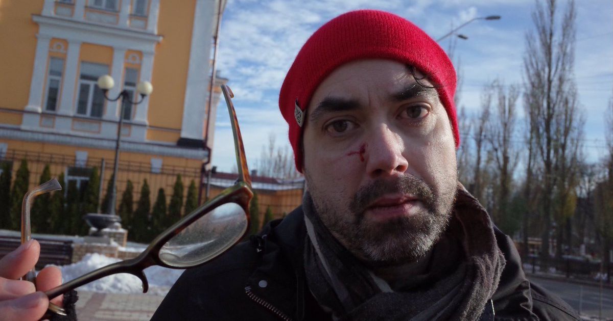 На "трансмарше" в Киеве радикалы избили иностранного журналиста