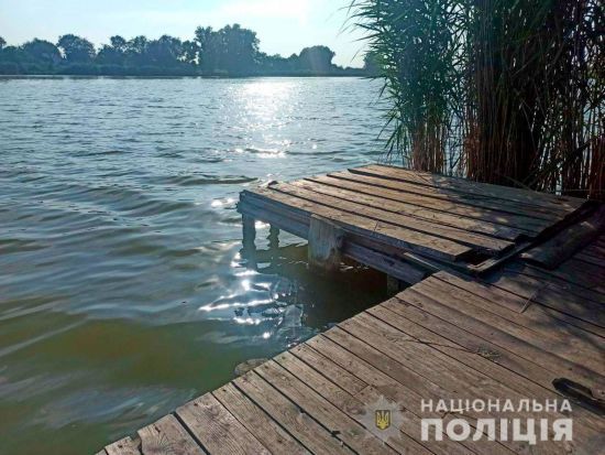 Стрибнув у воду, але не виплив: у Полтавській області загинув 15-річний хлопець (фото)