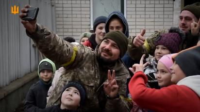 Залужний привітав херсонців із річницею звільнення міста щемливим відео