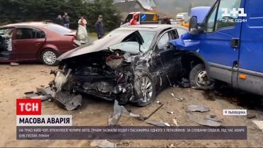 Новини України: на трасі "Київ-Чоп" через погану видимість сталася масова аварія