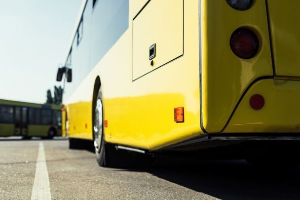 В Киеве водитель автобуса во время рейса пошел за помидорами: что произошло
