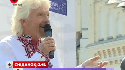 Миллиардер Ричард Брэнсон в Украине пил на сцене и выкрикивал «Будьмо»
