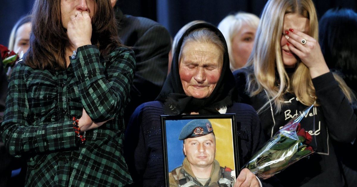 Военные защищали аэропорт до последнего