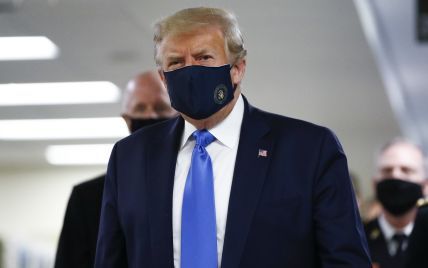 Трамп з'явився на публіці у захисній масці - уперше від початку пандемії коронавірусу