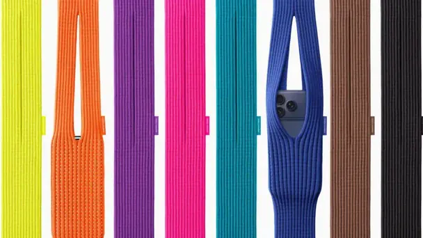 Шкарпетка чи купальник Бората: Apple випустила аксесуар, який розкритикували у Мережі