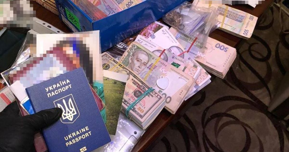 Погрожували вбивством: у Луганській області злочинці вимагали з фермера два млн грн