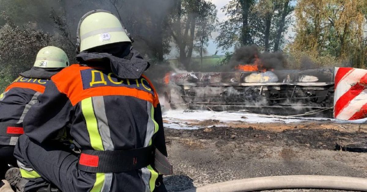 Під Києвом вибухнув бензовоз: загинув водій