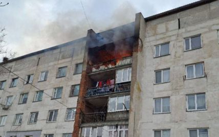 В Киевской области спасатели обуздали пожар в пятиэтажке: скольких людей спасли (фото)
