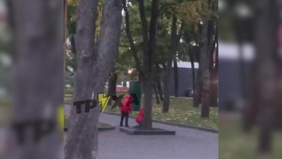 У Харкові мати відлупцювала доньку біля дитмайданчика