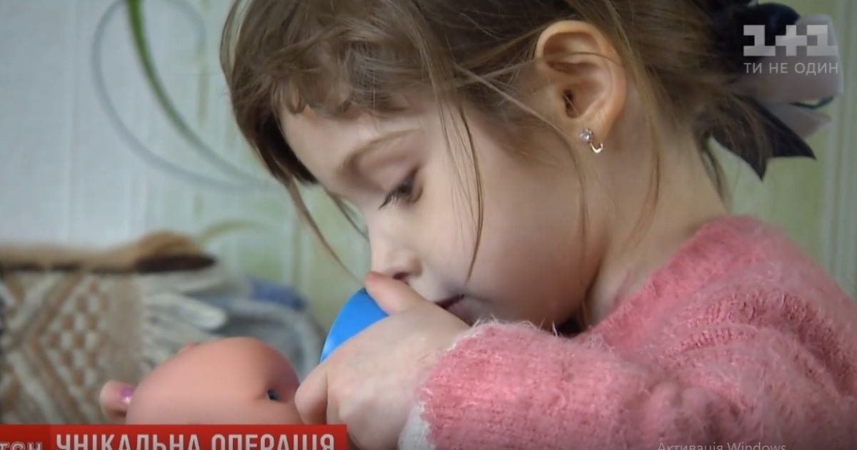 Киевские хирурги провели уникальную серию операций для шестилетней девочки с врожденными пороками