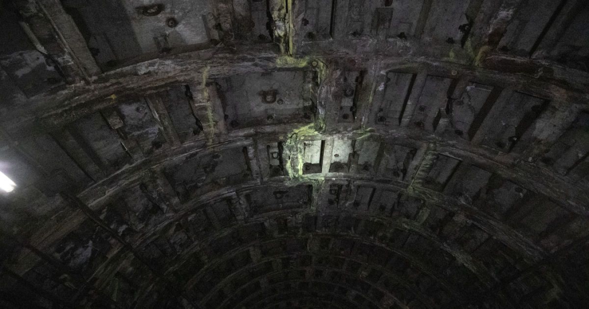 Тунель на ділянці синьої гілки метро між станціями "Теремки" – "Деміївська"