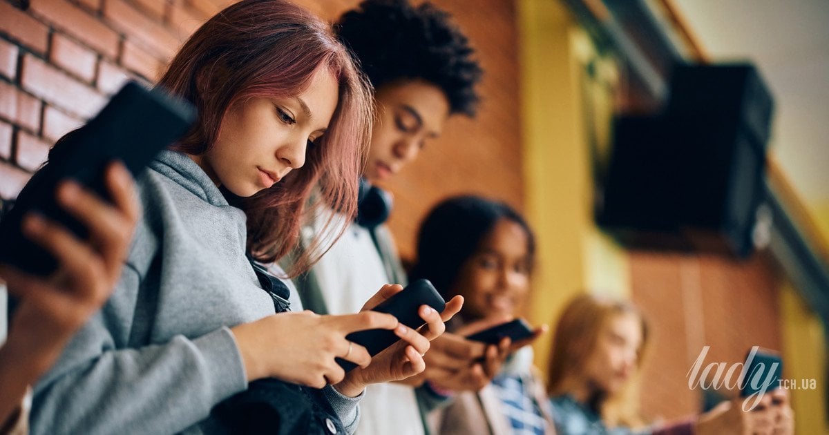 Групові чати та переживання: що батьки не помічають у підлітковому цифровому світі
