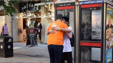 Флешмоб - обійми у Манчестері_9 / © скриншот с видео