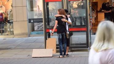 Флешмоб - обійми у Манчестері_7 / © скриншот с видео