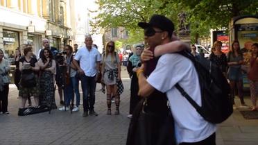 Флешмоб - обійми у Манчестері_3 / © скриншот с видео