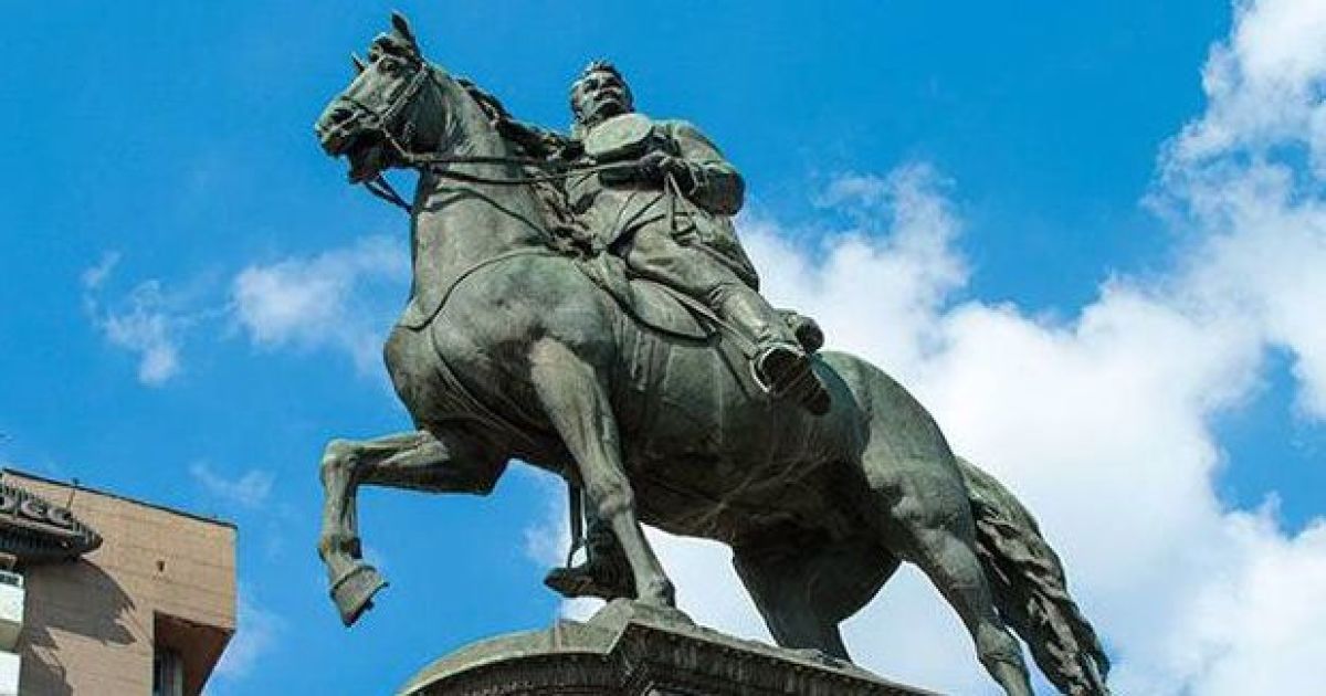 Что будет с памятниками Щорсу, Ватутину и мостом Патона: директор Института нацпамяти дал ответы