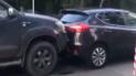 У Києві на Трухановому острові водій Toyota звільняв собі шлях, розштовхуючи автомобілі